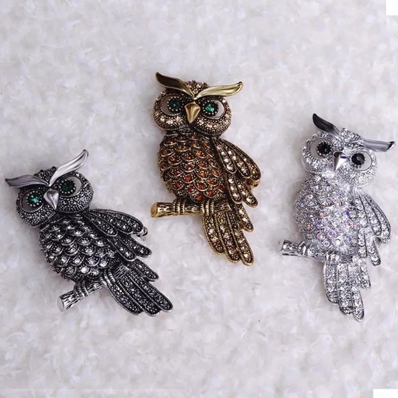 VQ Owl Brooch - Picture 2 of 5
